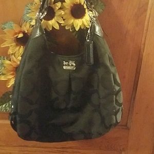 Coach 21125 Black Madison Maggie Hobo